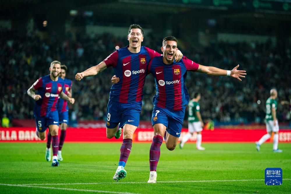 守型中场形 守型中场形