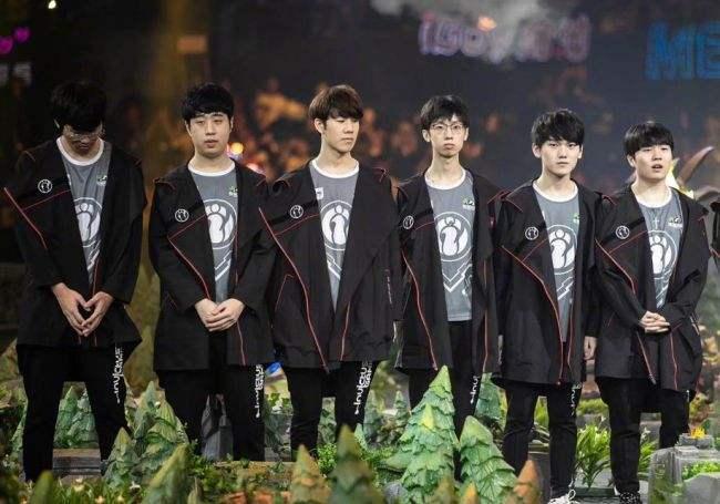 让我们拭目 让我们拭目